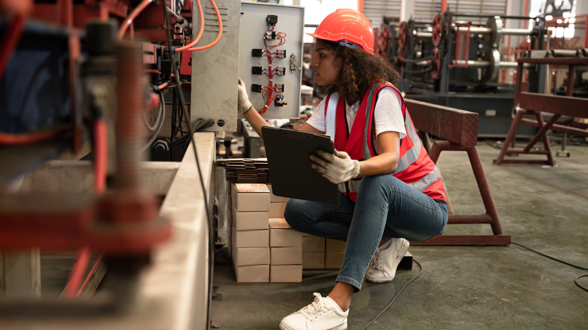 Ipari kapcsolószekrény telepítés