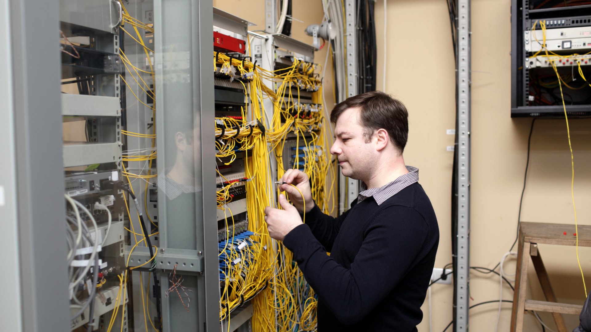 Ipari villamoshálózat felújítása